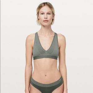 Lululemon A Little Bit Closer bralette size L